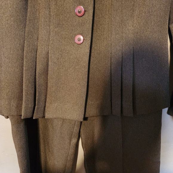 Danny & Nicole 2 Piece Pants Suit Size 6P Brown - Picture 9 of 12
